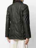 Load image into Gallery viewer, BARBOUR Giubbotti e Bomber VERDE
