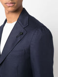 Load image into Gallery viewer, Single-breasted blazer with brooch detail

