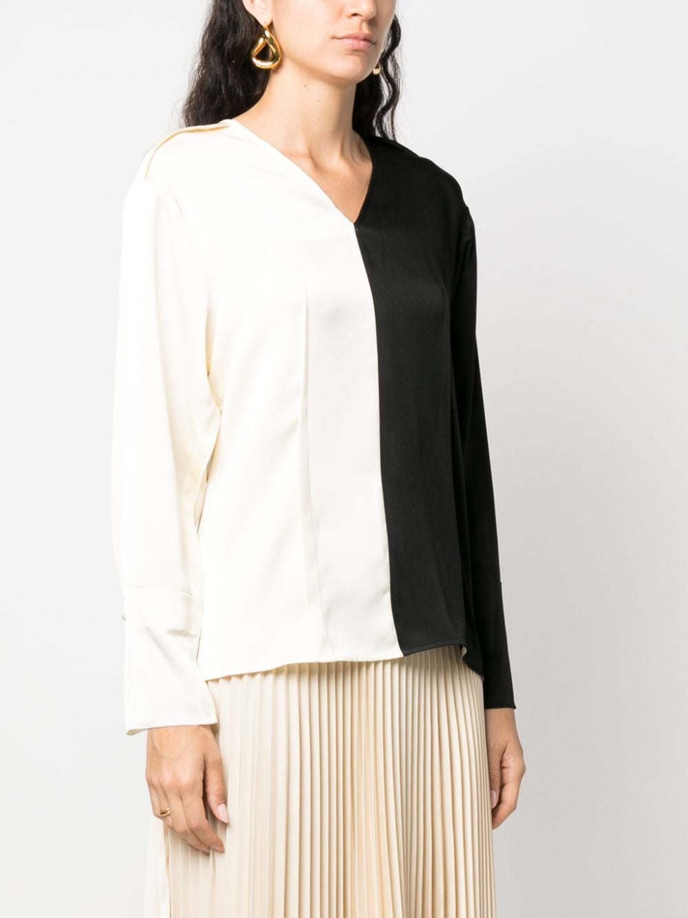 Blouse with color-block design