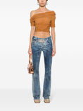 Carica l'immagine nel visualizzatore della galleria, jeans svasati con fibbia e logo gemma
