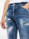 Load image into Gallery viewer, Jeans Cool Guy con effetto vissuto
