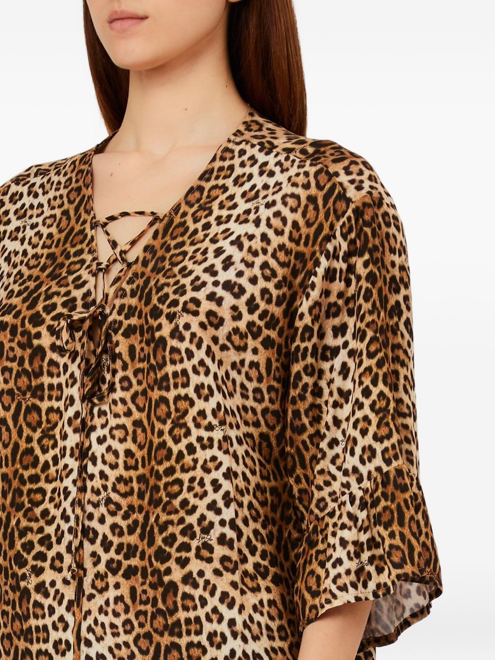 Abito corto con stampa animalier 