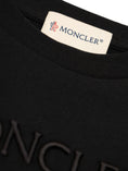 Carica l'immagine nel visualizzatore della galleria, T-shirt con logo goffrato 
