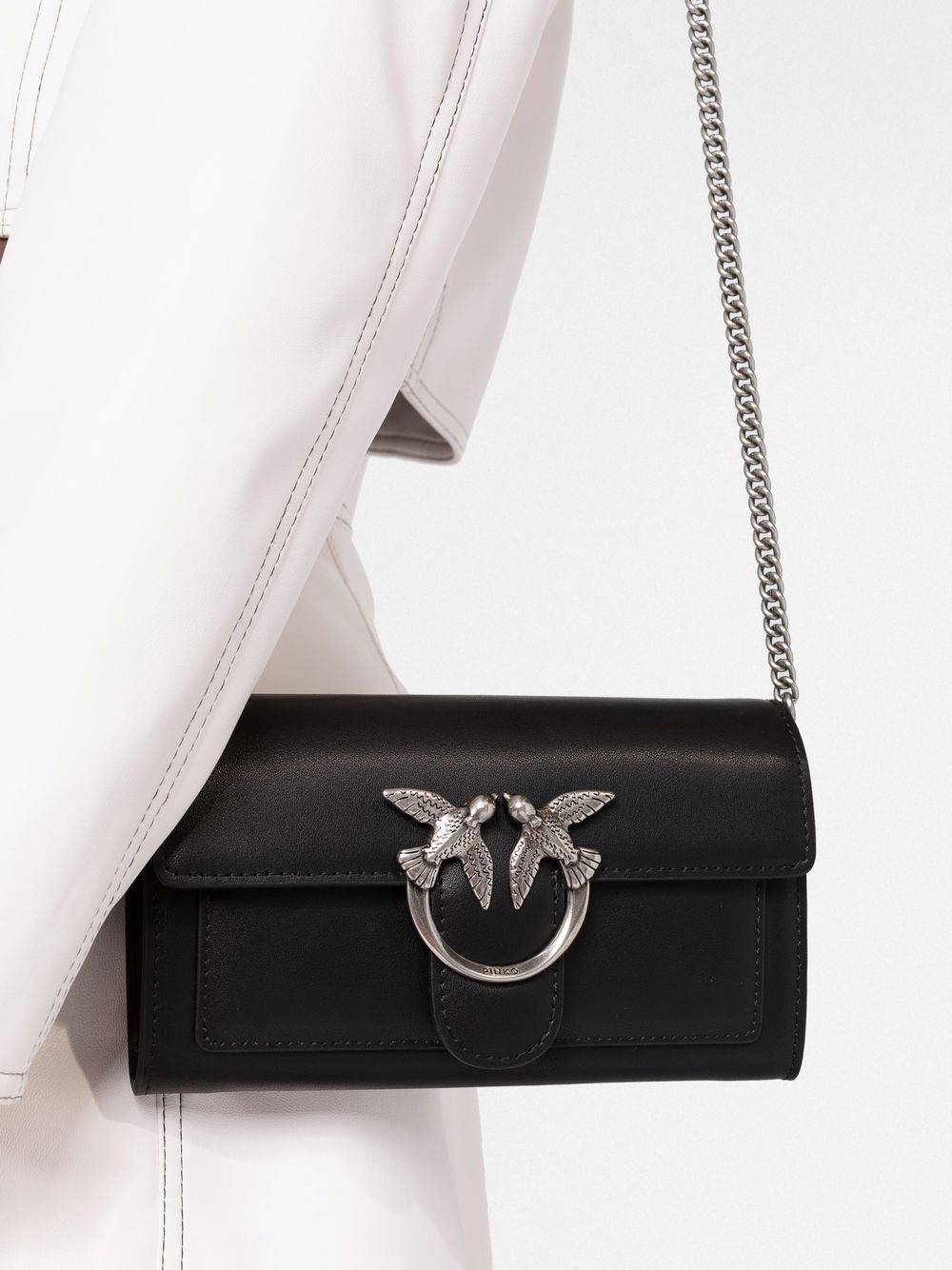 Borsa a tracolla con placca logo 