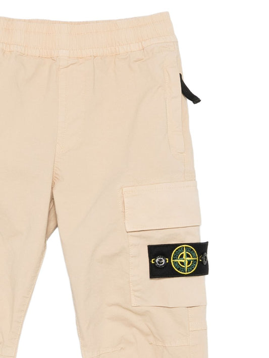 Pantaloni con applicazione logo 