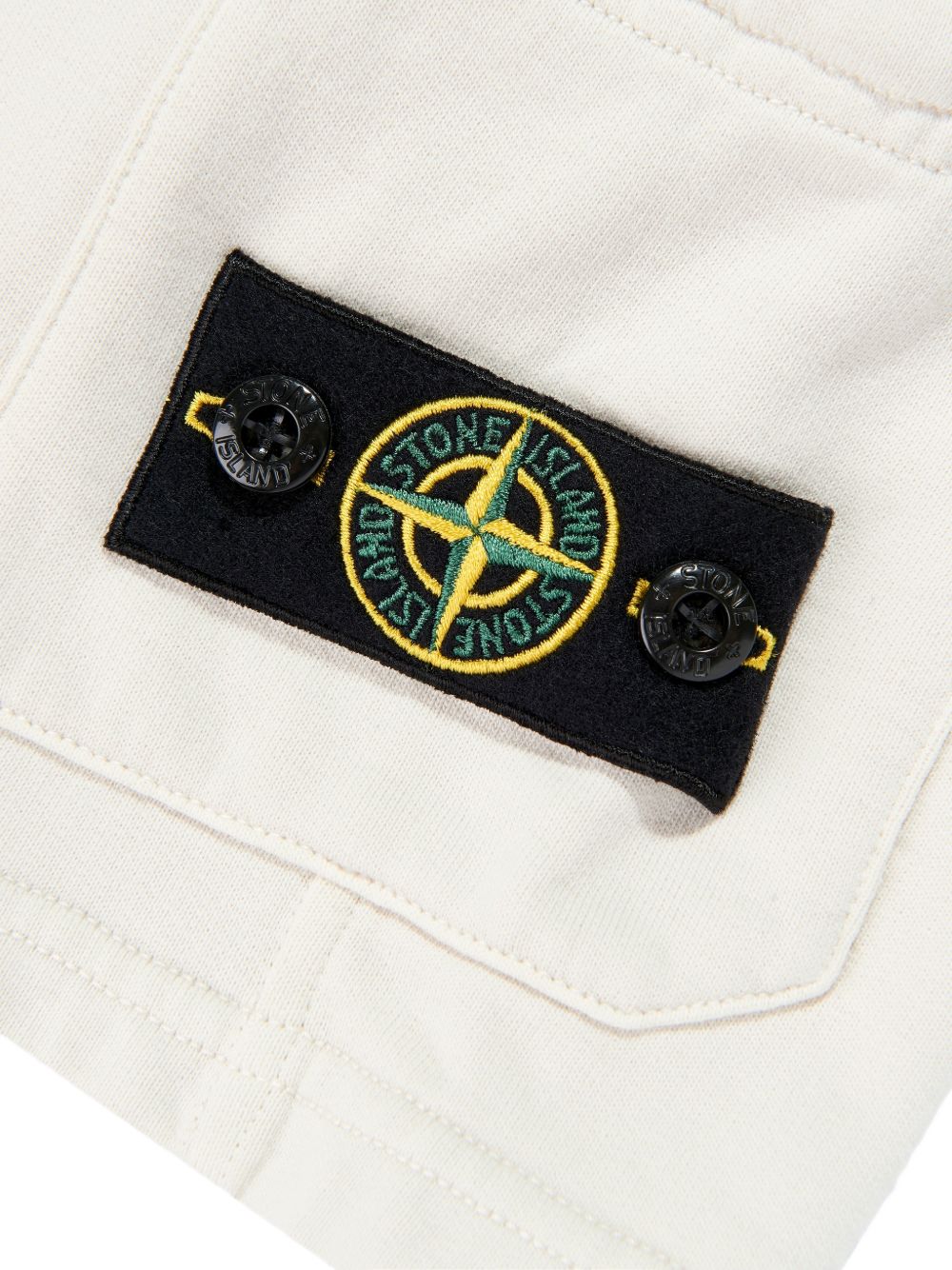 Shorts con tasca applicata 