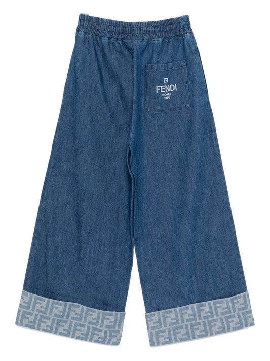 Jeans con ricamo 