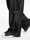 Carica l'immagine nel visualizzatore della galleria, Pantaloni Sportivi Donna Adidas Adibreak: Comfort e Stile Streetwear 
