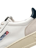 Load image into Gallery viewer, AULMLS28LEAT/SUEDE WHT/BLUE AUTRY
