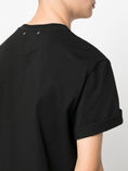 Carica l'immagine nel visualizzatore della galleria, T-shirt con risvolto sulle maniche 
