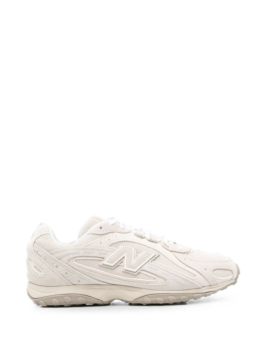 Sneakers con inserti in pelle scamosciata 