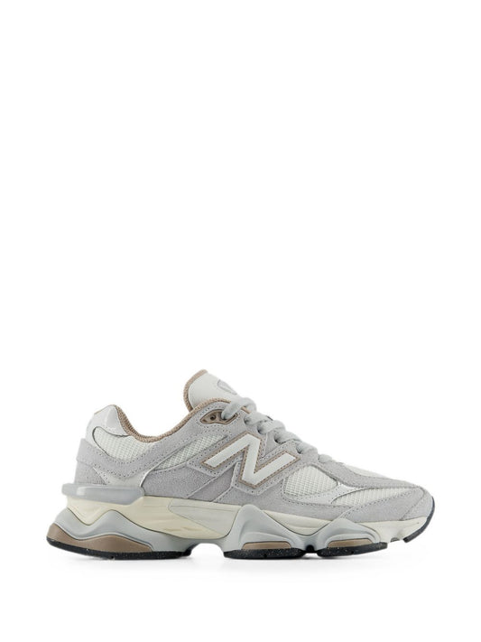 Sneaker New Balance 9060 Grigie in Suede e Mesh 