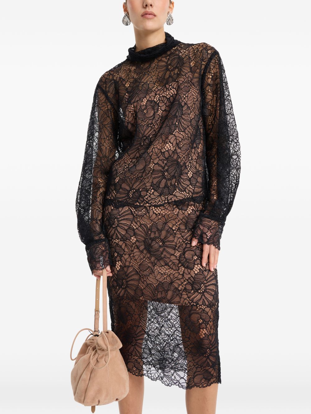 Blusa a maniche lunghe con pizzo 