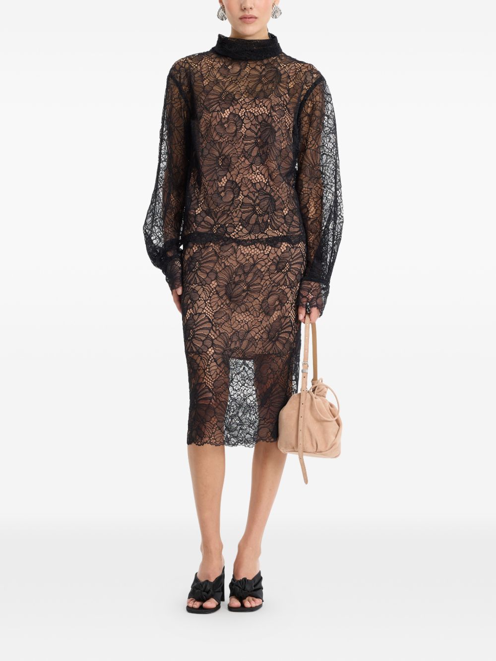Blusa a maniche lunghe con pizzo 