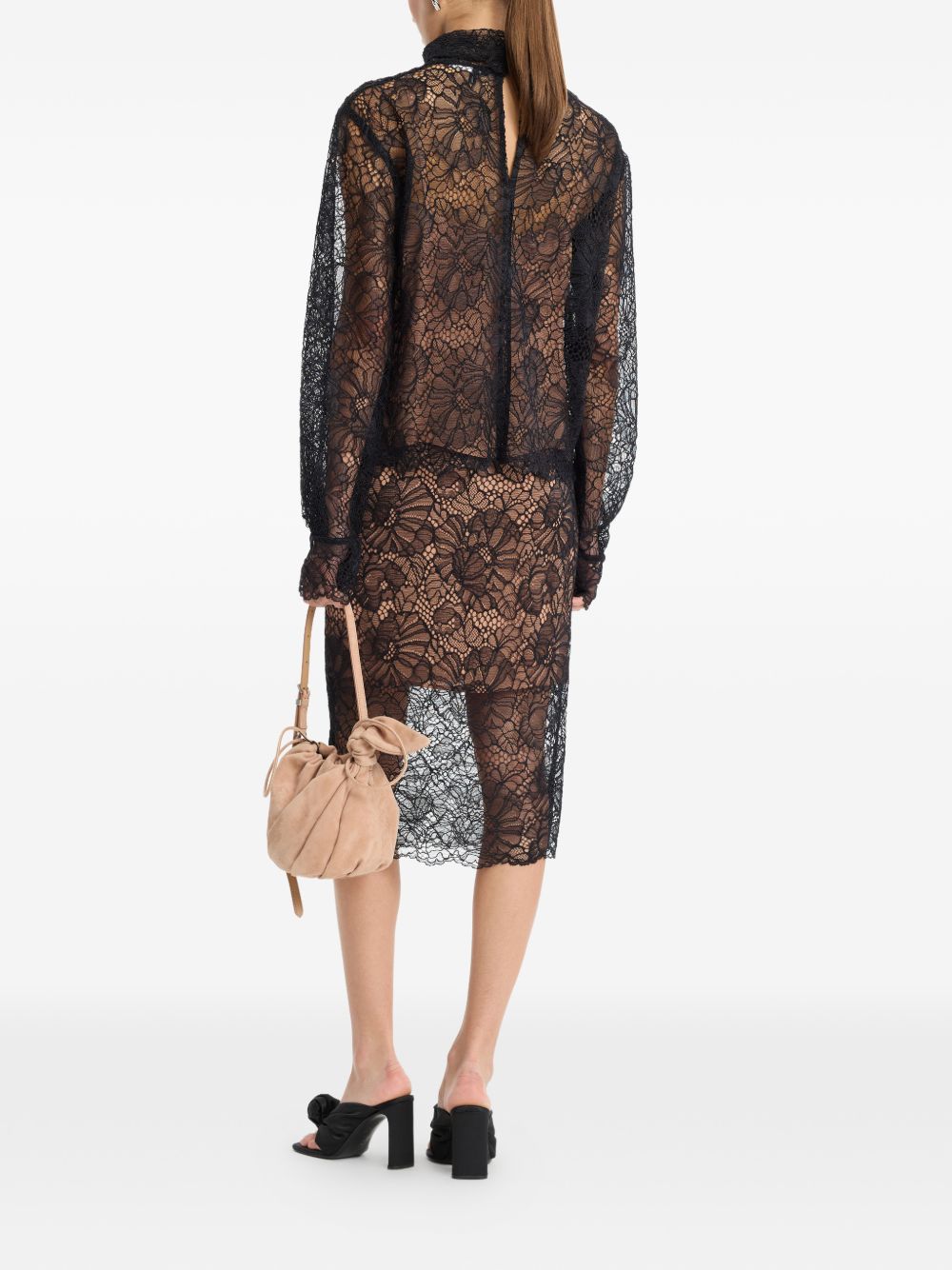 Blusa a maniche lunghe con pizzo 