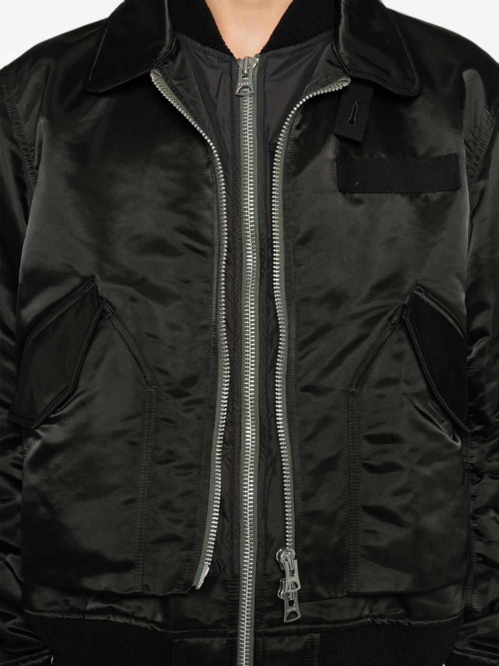 26-04039M001BLACK SACAI
