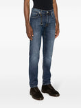 Load image into Gallery viewer, Straight mid-rise jeans
