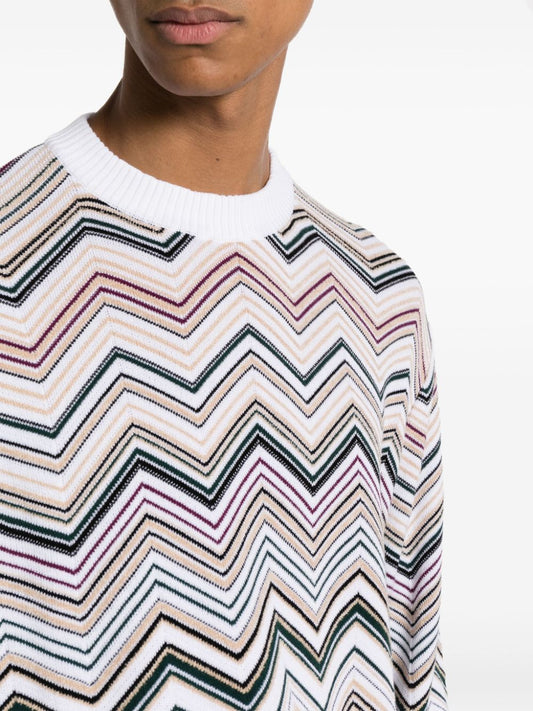 Sweater with zigzag pattern
